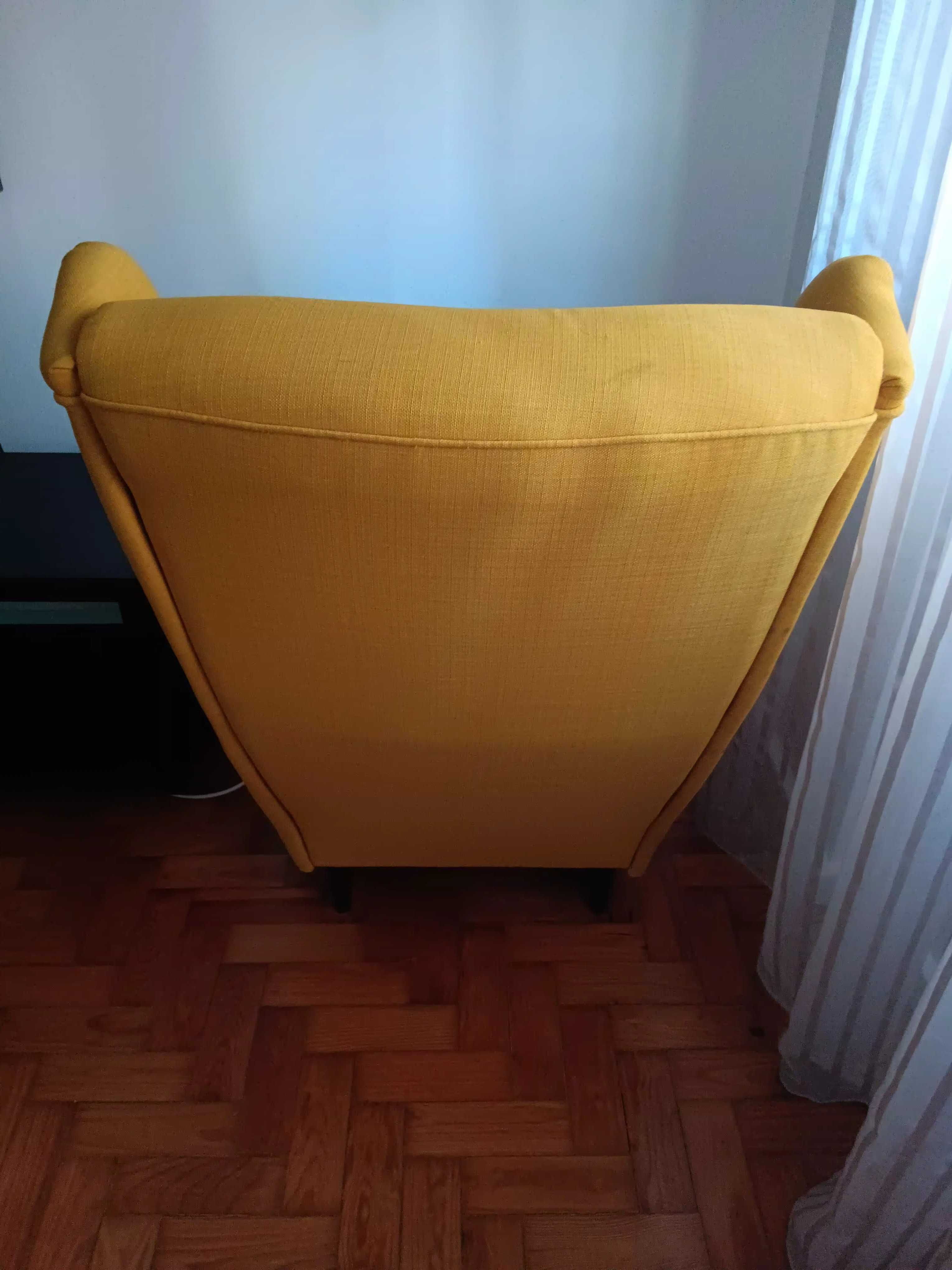 Cadeirão de orelhas