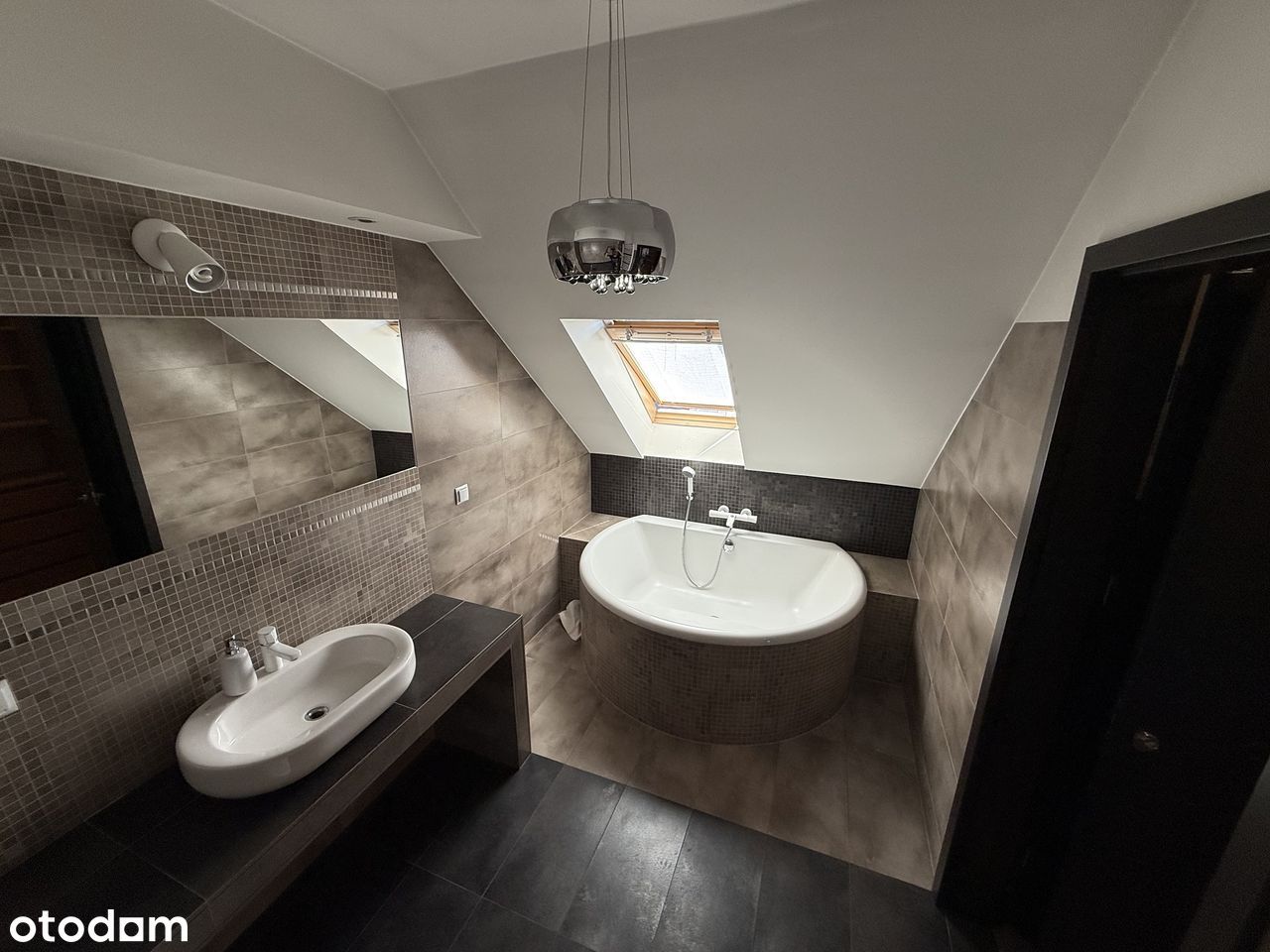 Zamienie gm. Lesznowola | Dom 161 m² | Fotowoltaika | Bezpośrednio
