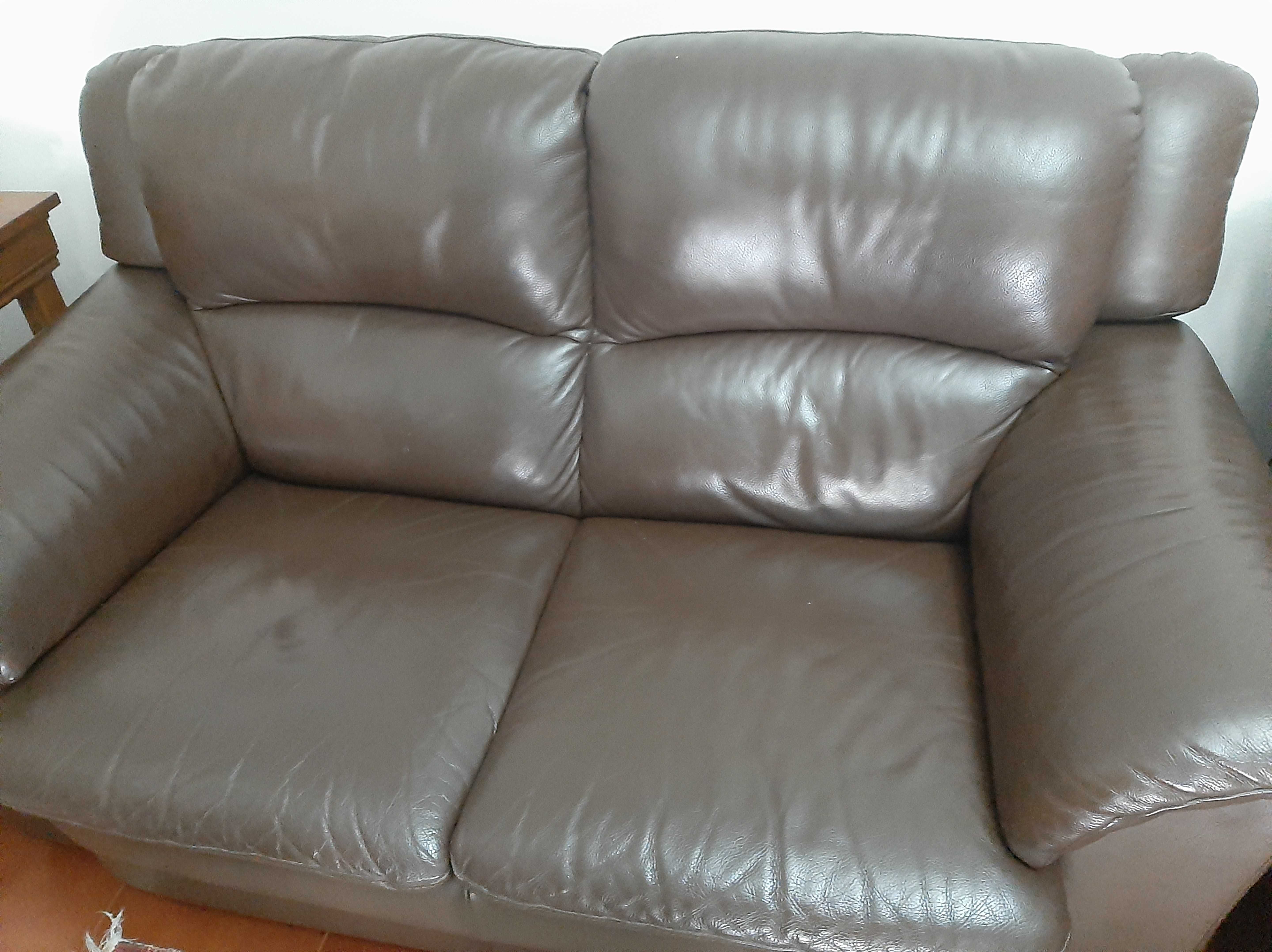 Sofa de 2 lugares e 1 sofa de 1 lugar