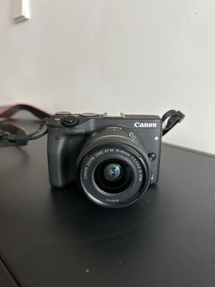 Câmera Canon EOS M3 (objetiva de origem) + adaptador objetivas DSLR