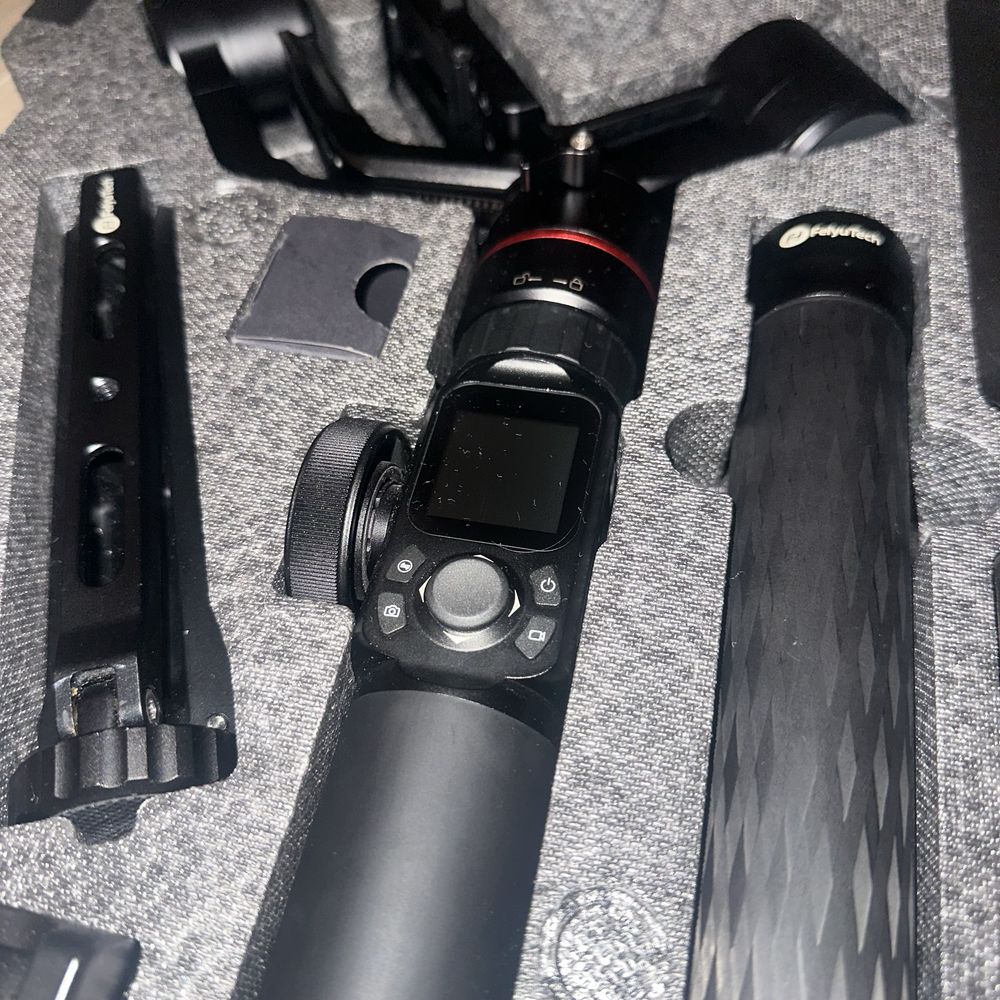 Gimbal FeiyuTech Ak2000 + Uchwyt dwuręczny + moduł follow focus V2