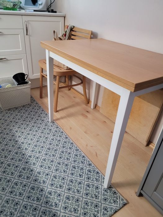 Stół rozkładany i 2 krzesła Ikea