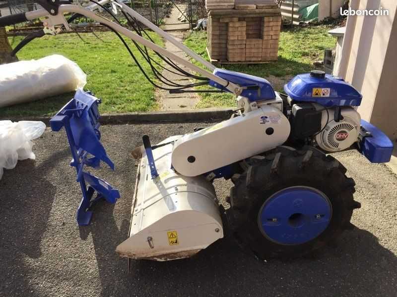 Rotocultivador e arado japoneses