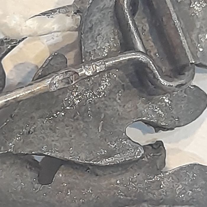 Stara srebrna broszka Warmet z ruchomym żołędziem