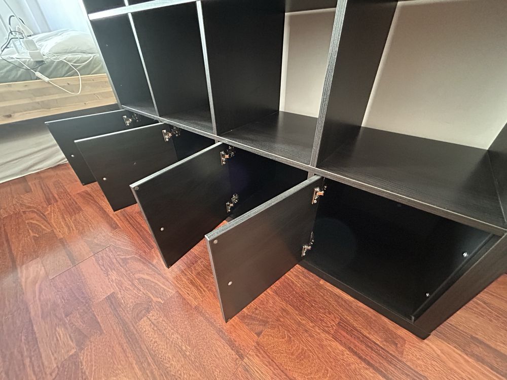 Estante IKEA KALLAX 4×4 com 4 portas – Ajuda, Lisboa