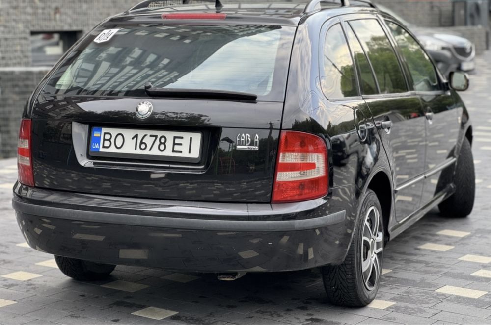 Шкода Фабія / Skoda Fabia 1.4 Газ / Бензин Універсал