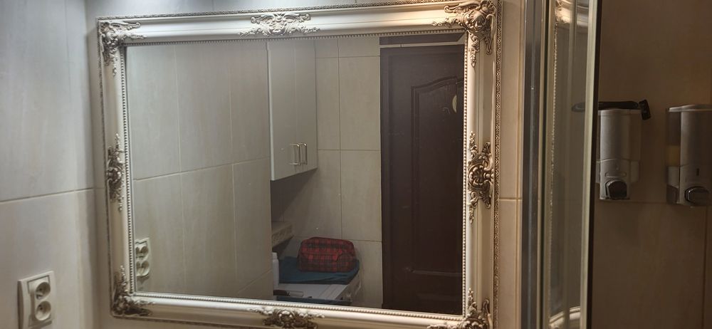 Lustro do salonu lub łazienki