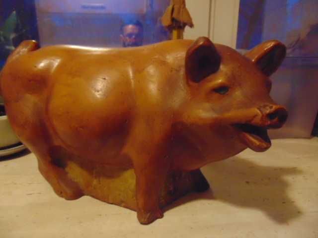 Świnia prosiak wieprzowina figura gipsowa lata 20