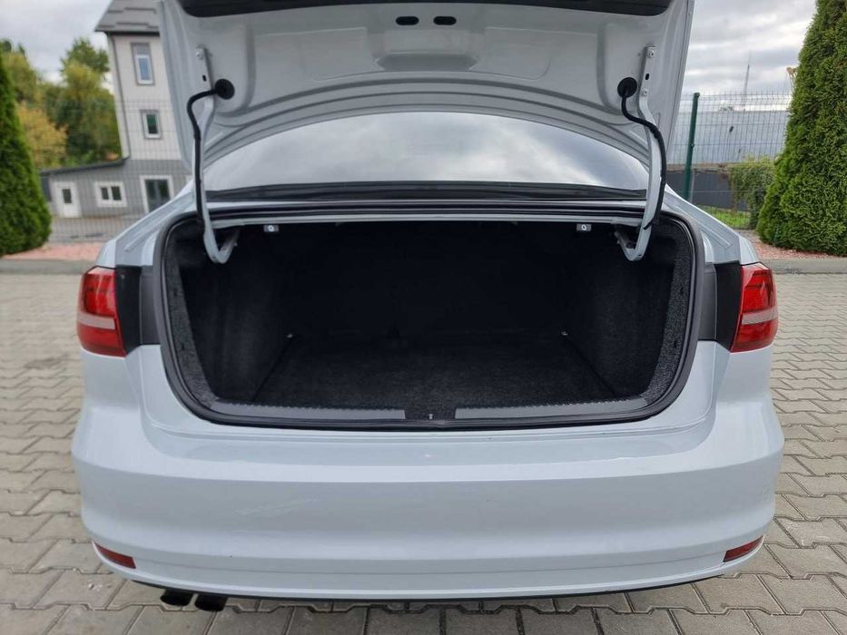 Продам  Volkswagen Jetta 2017. Можна в розстрочку, під викуп.