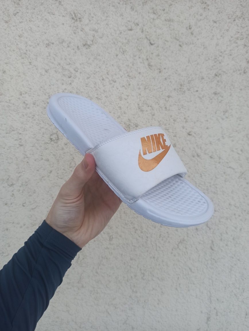 Nike swoosh big logo