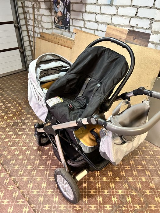 Коляска 2в1 як для хлопчика так і для дівчинки.