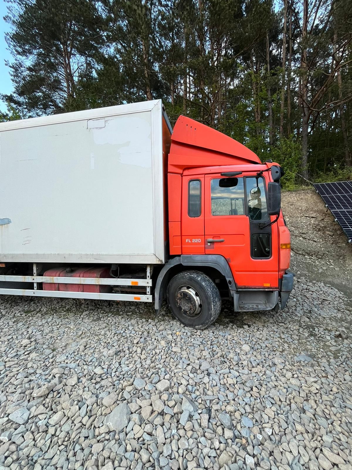 Volvo      FL220