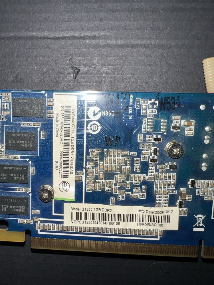 Nvidia GeForce GT220 1GB DDR2 + оперативна памʼять KINGSTON DDR 3