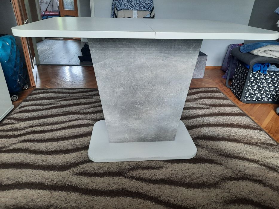 Stół biały rozkładany