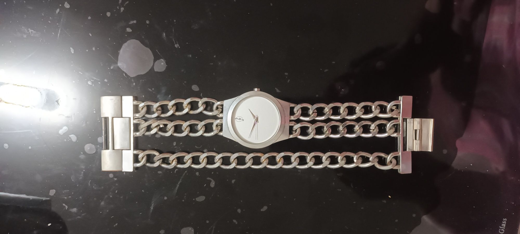 1  Relógio  prateado, tipo pulseira