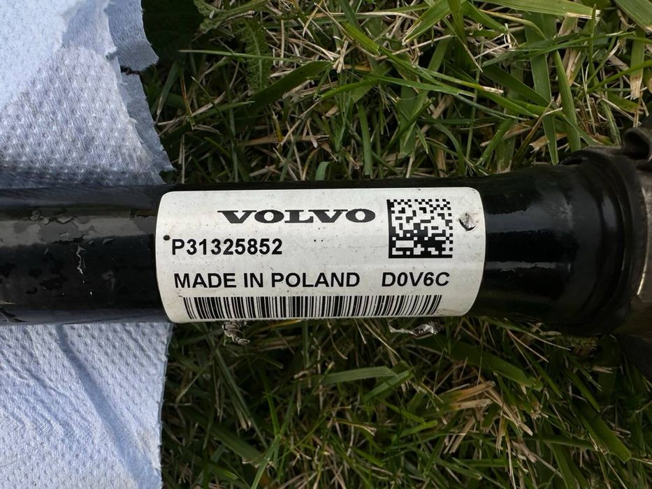 Ліва полуось VOLVO XC90 ХС60 V90CC V60CC P31325852