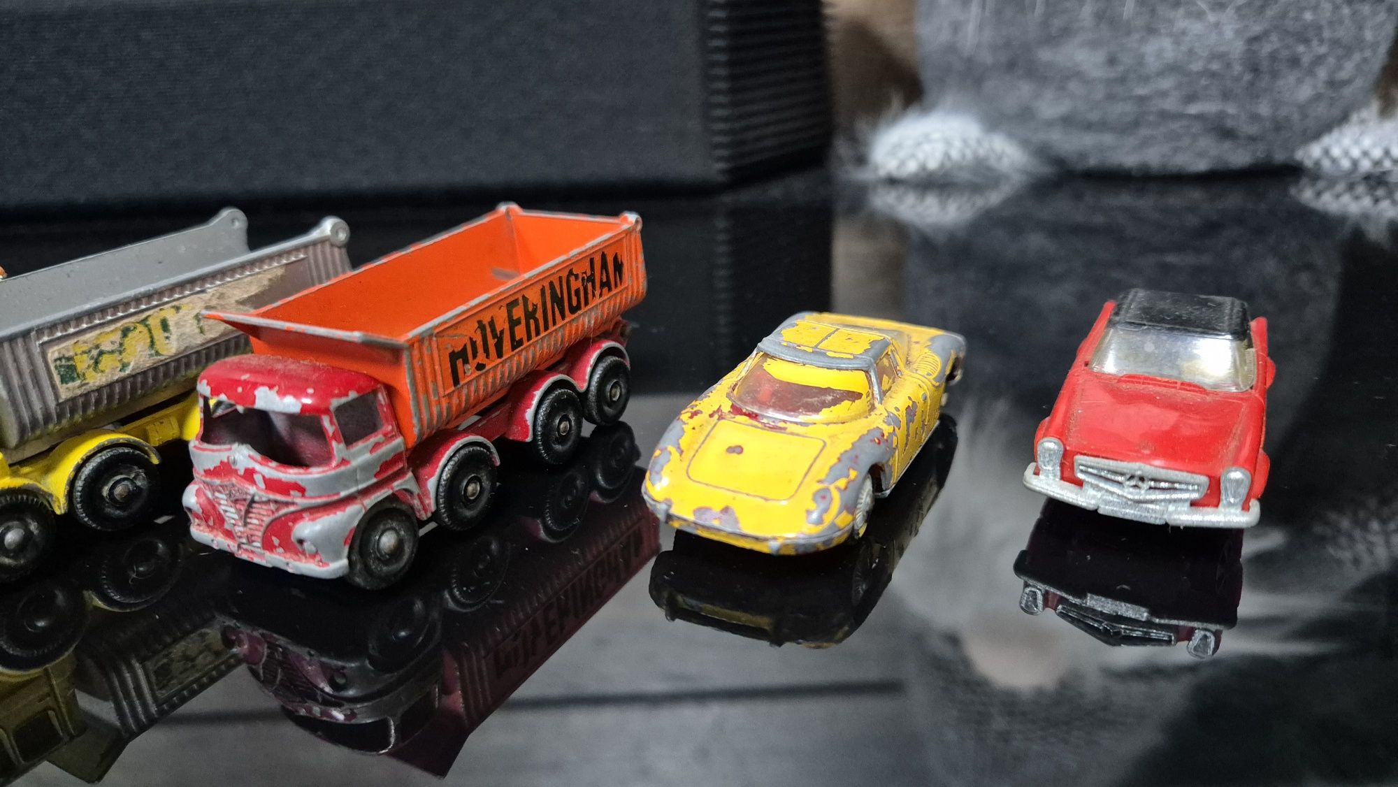 Stare resoraki matchbox.
