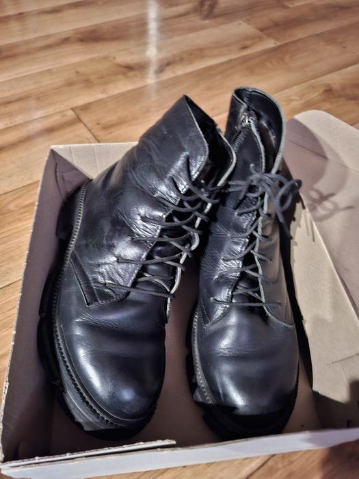 Жіночі ботинки з шнурами