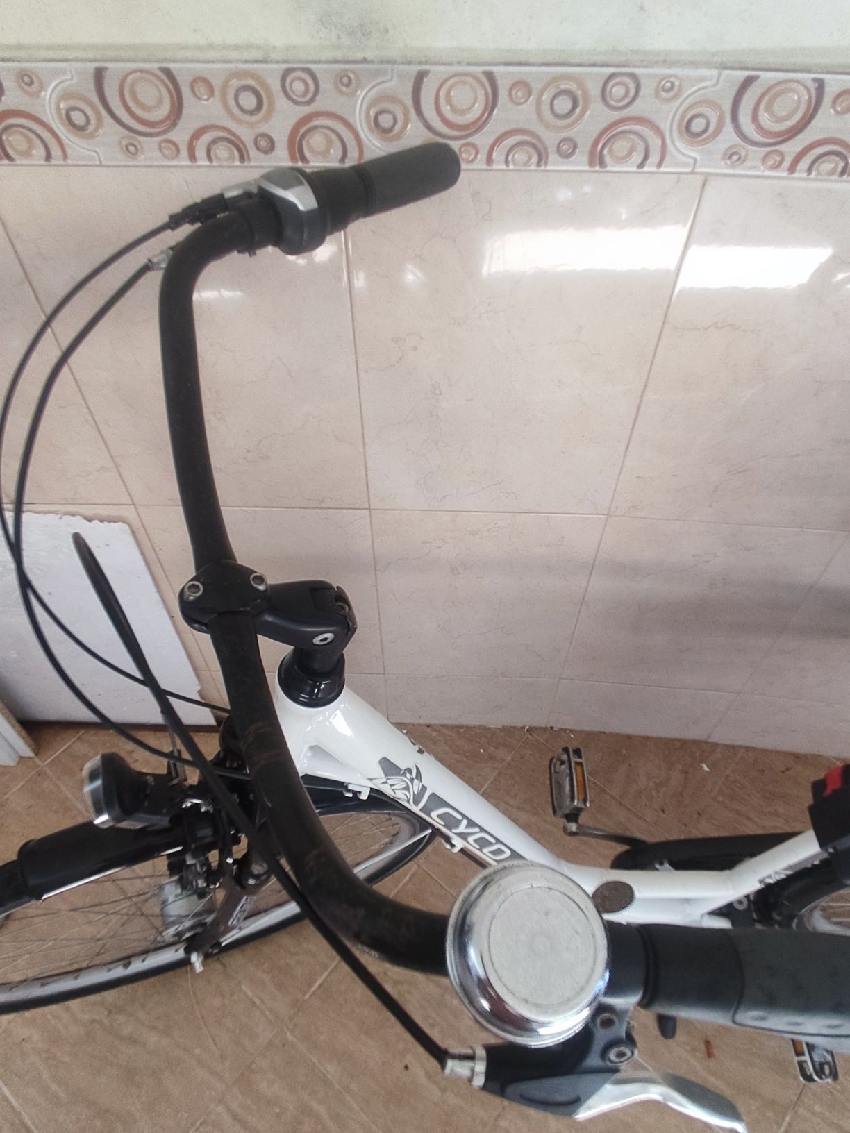 Vendo bicicleta de senhora em bom estado