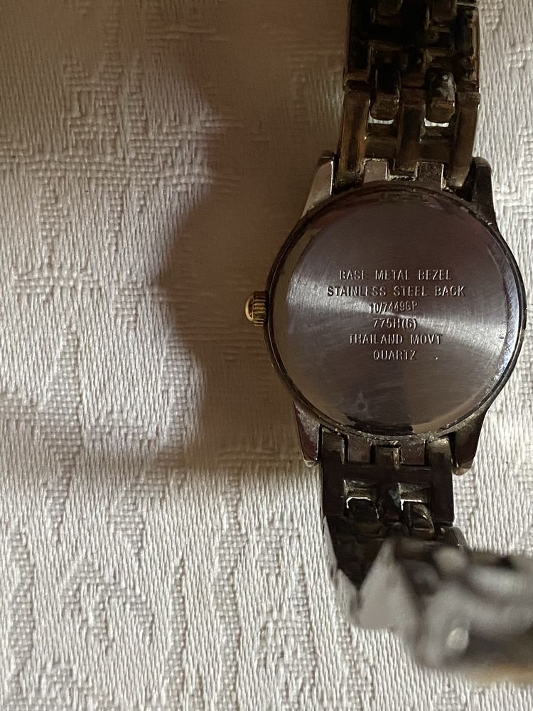 Zegarek damski Anne Klein z datownikirm na branzolecie