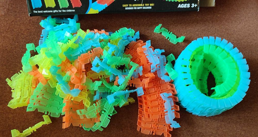 Tor samochodowy 219el. świecący w ciemnościach