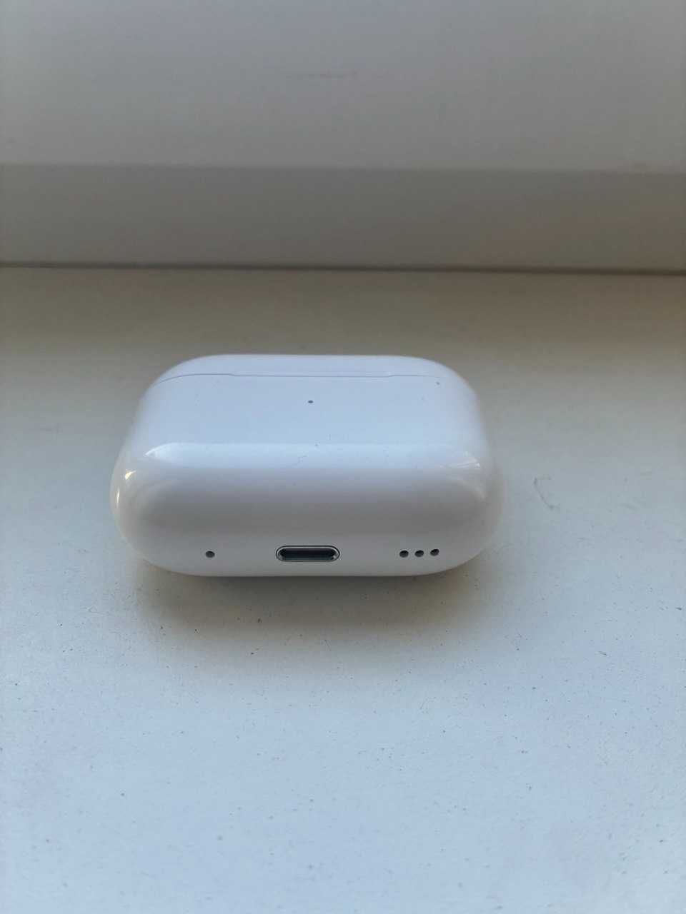 Навушники AirPods Pro 2 із зарядним футляром MagSafe (Lightning)
A2698