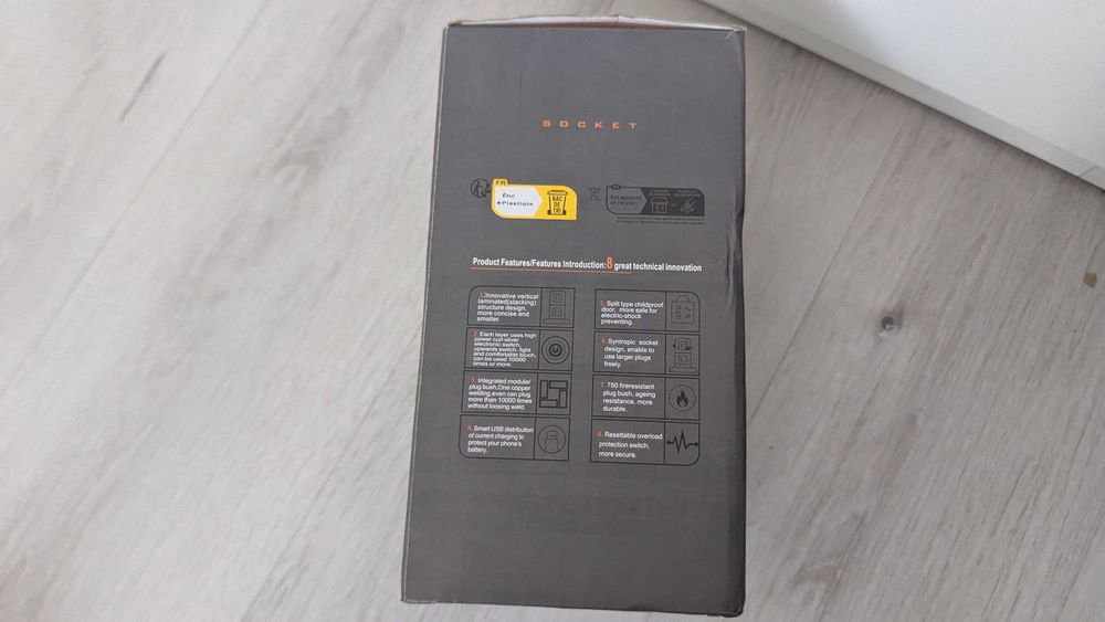 Мережевий подовжувач — 12 розеток, 4 USB, захист від перевантаження