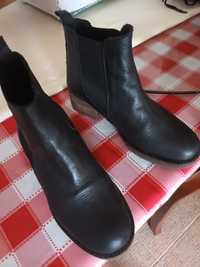 Botas em pele, preto, como novas.