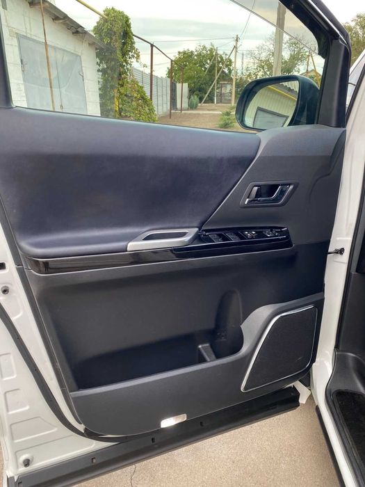 Продам Toyta Vellfire пассажир 2013 автомат 7 мест 2.4 Япония