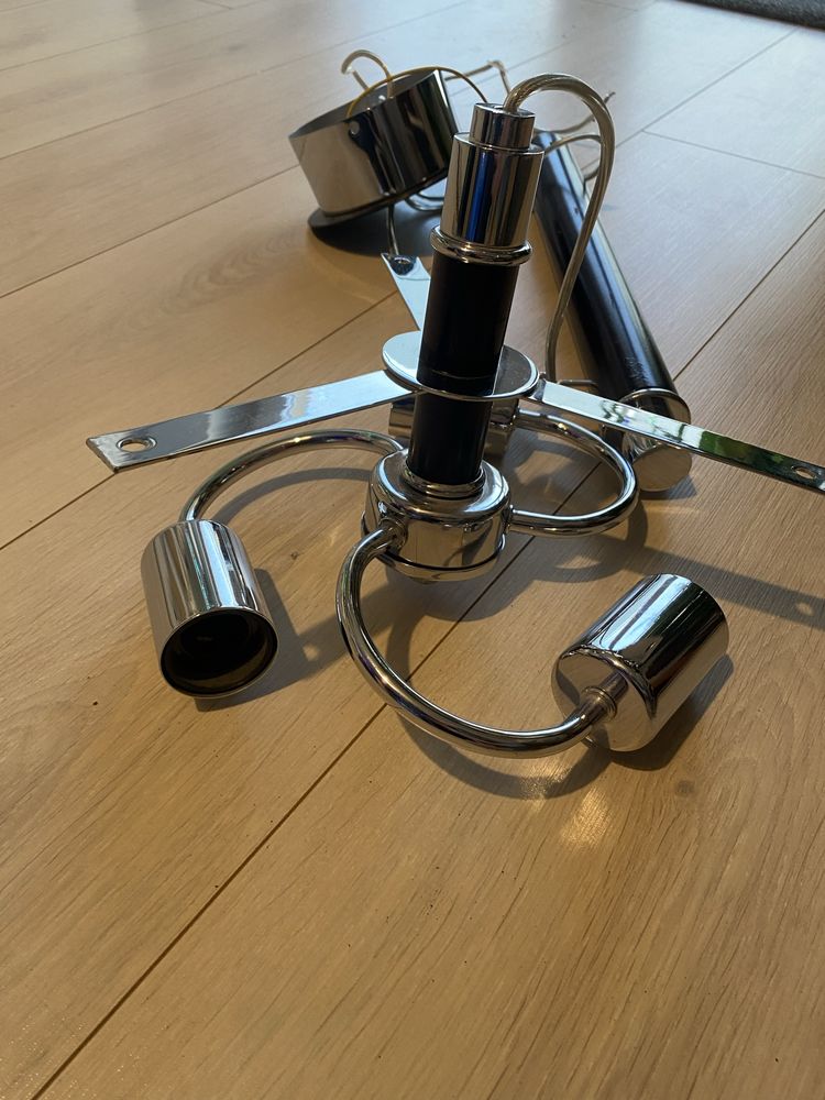 Lampa sufitowa z drewnem