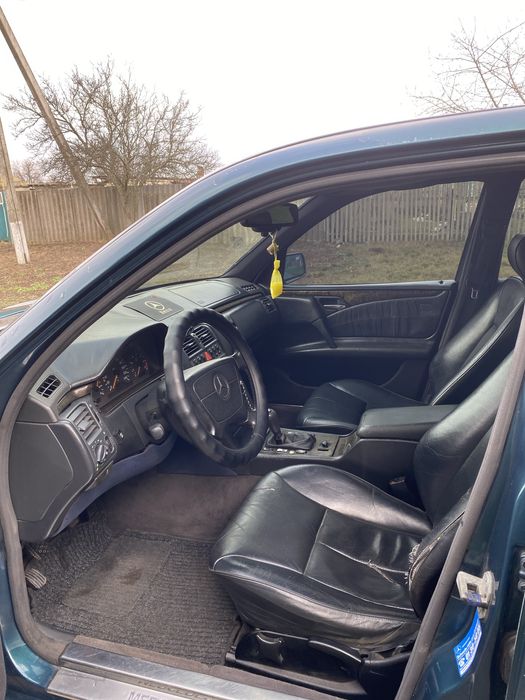 Продам мерседес W210 на полном уверенном ходу