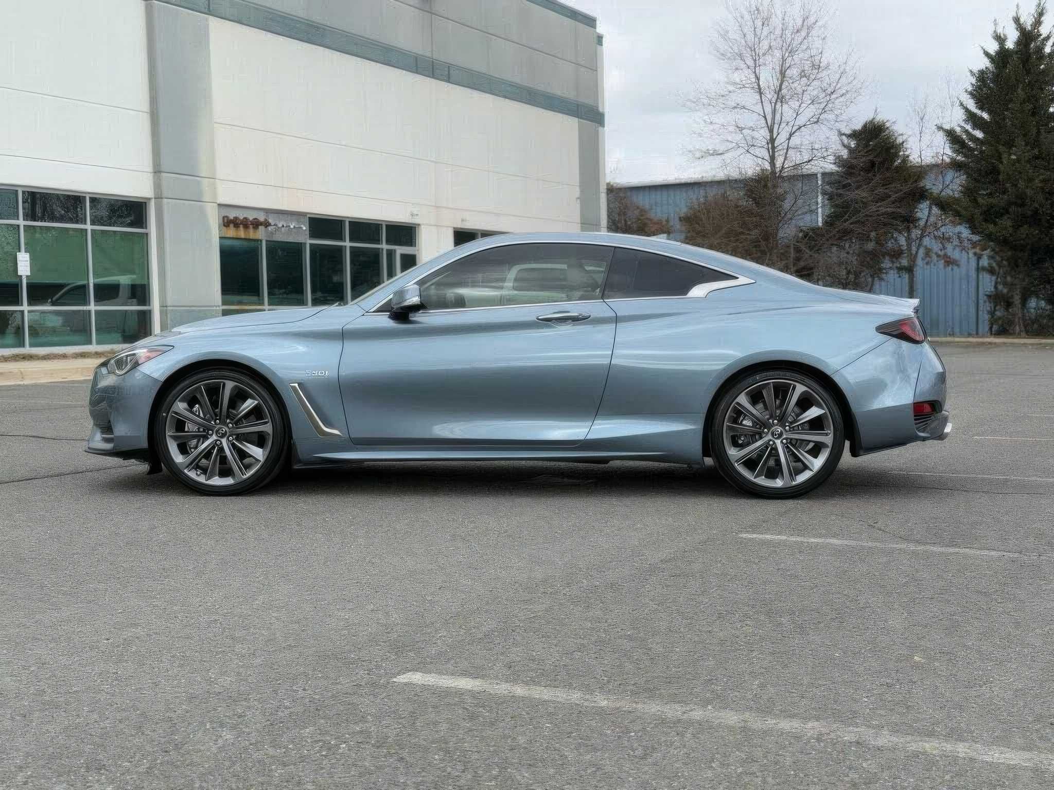 2017 INFINITI Q60 Premium