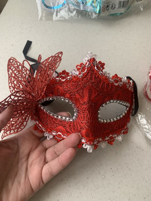 Карнавальні венеціанські маски