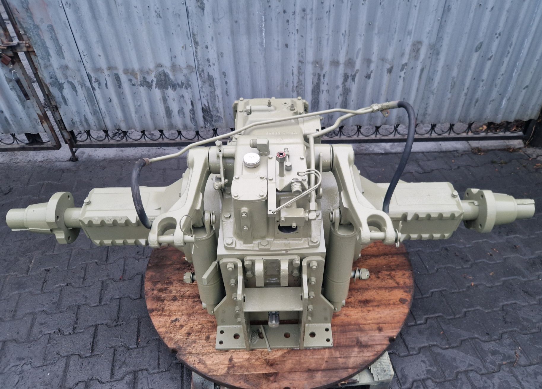 Most napędowy tylny Massey Ferguson 1134 zwolnica prawa lewa podnośnik