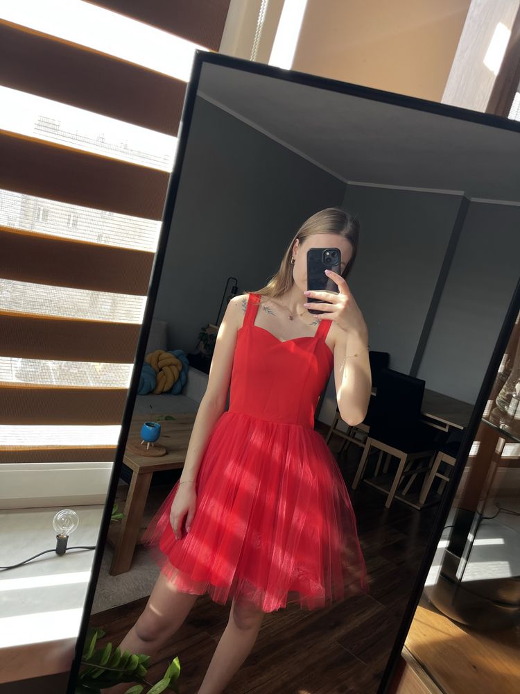 Czerwona sukienka z tiulem