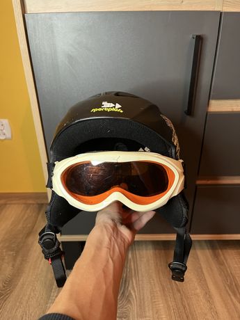 Kask narciarski z okularami. Bardzo dobry stan