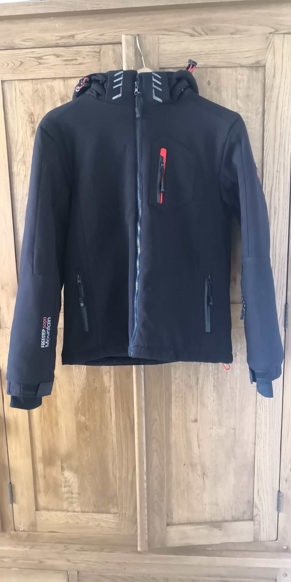 Kurtka zimowa softshell sportowa ciepła158 cm