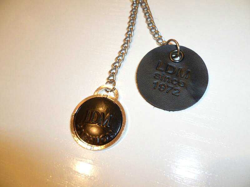 Новый брелок натуральная кожа+металл