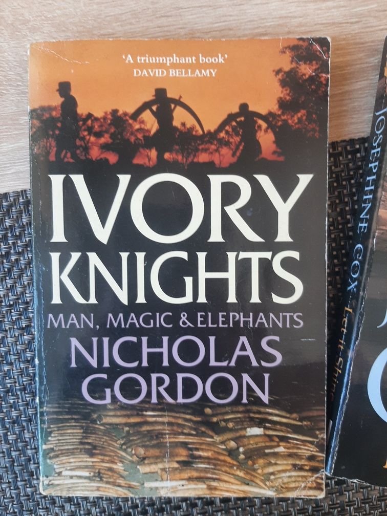 Книга, роман "Ivory knights" англійською