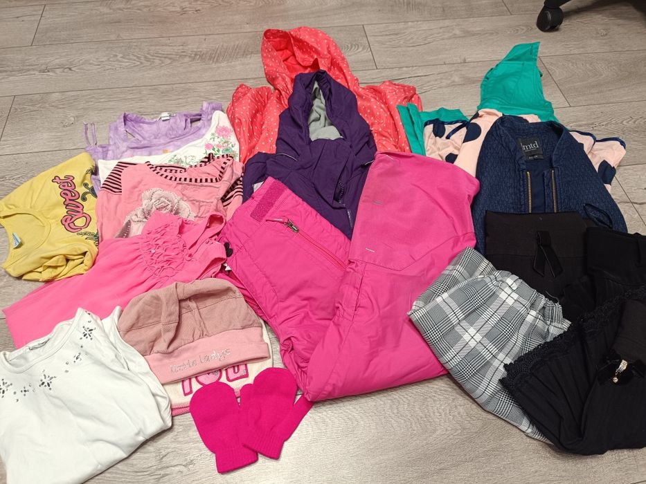 Дуже великий пакунок речей на зріст 128-134