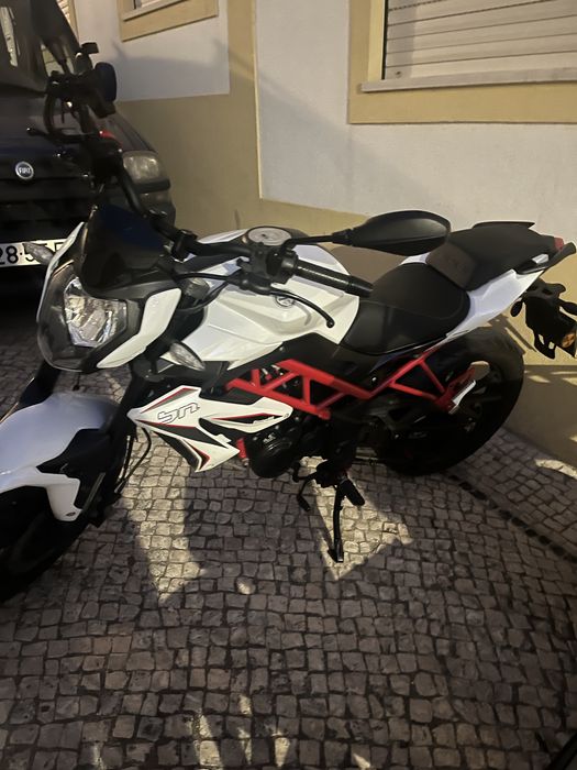 Moto semi nova benele