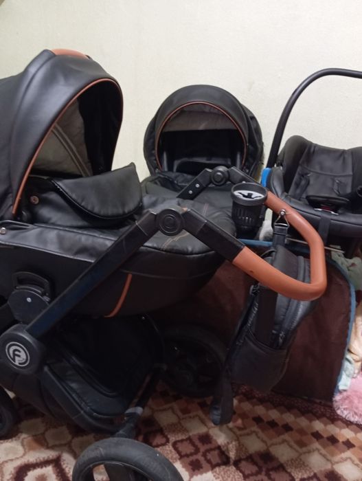 Продам коляску 3 в 1