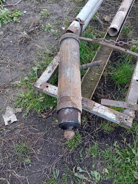 Продається циліндр на прицеп 2 птс 4 в робочому стані