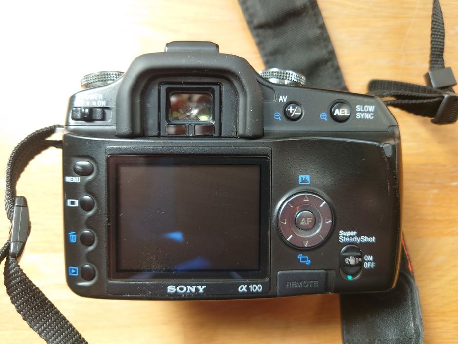 Aparat lustrzanka Sony Alpha A100 + obiektyw 18-70 + torba