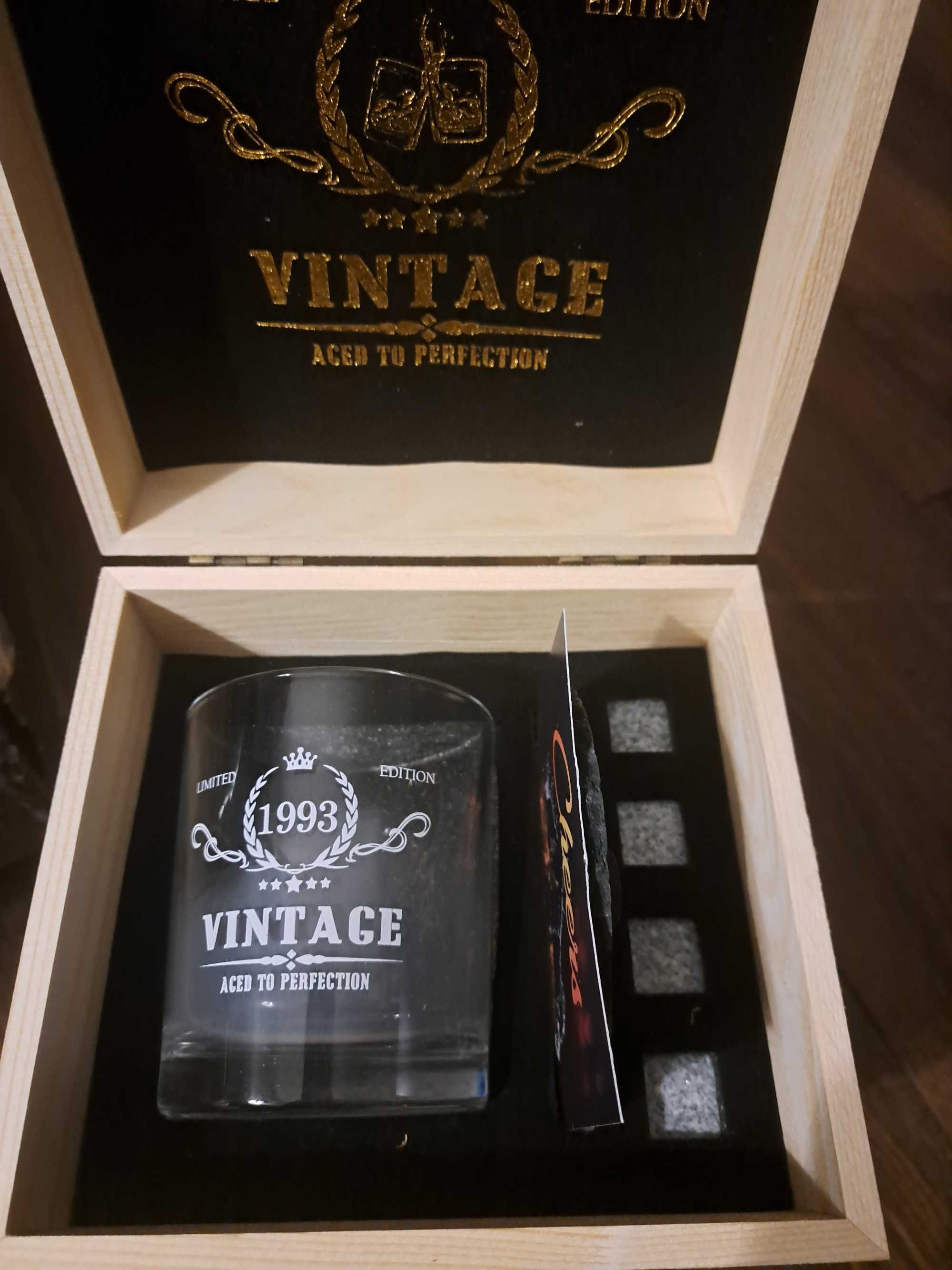 Prezenty -  zestaw szklanek do whisky w stylu vintage.