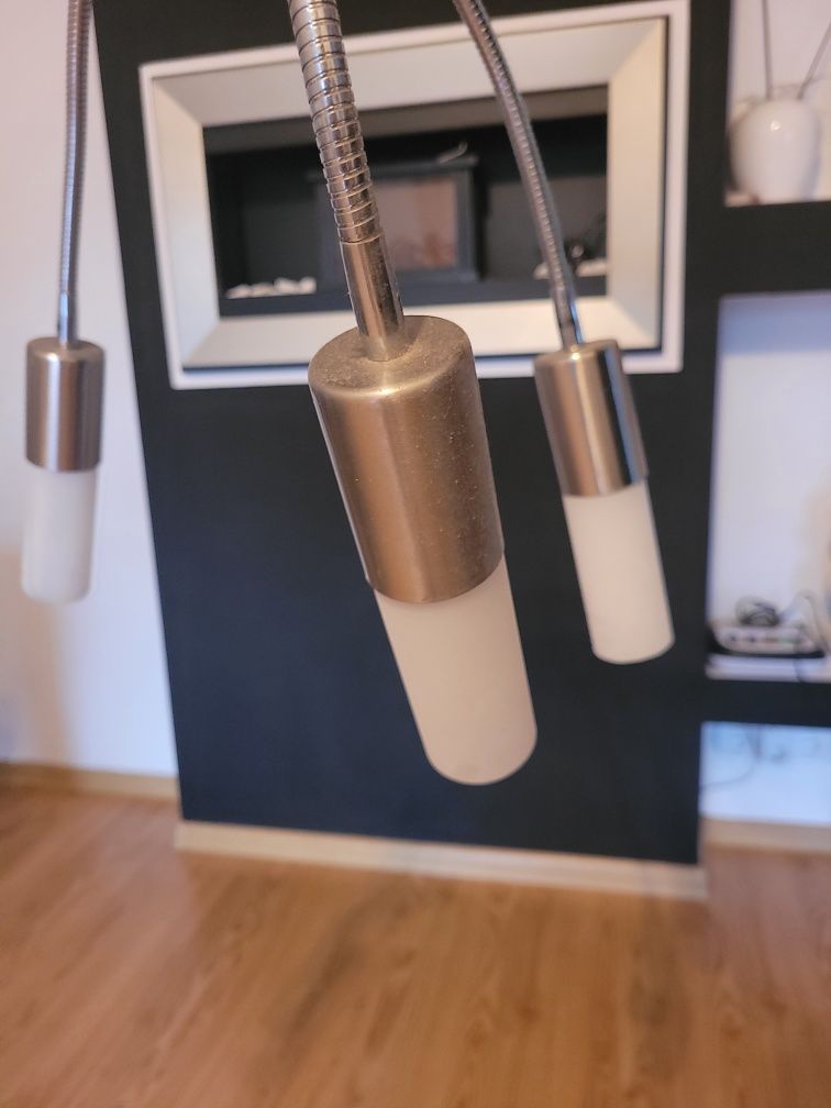 Srebrna lampa wisząca
