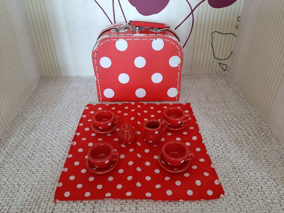 Іграшковий набір посуду.