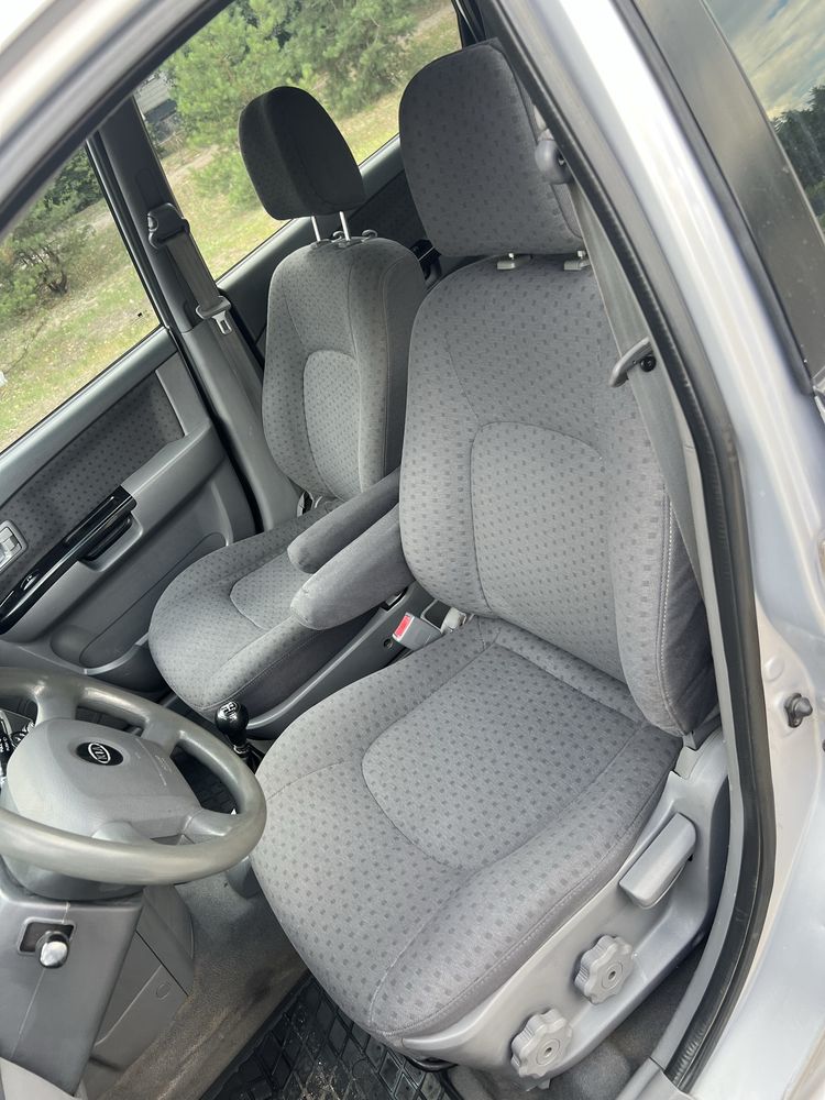 Продам Kia karens 2.0