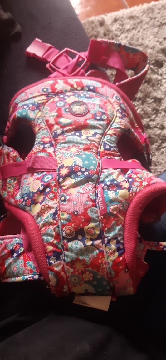 Marsupio  menina.