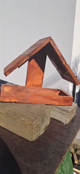 Karmniki dla ptaków drewniane